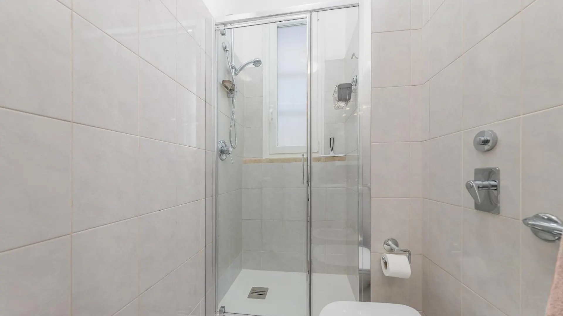 דירות מילאנו Free Private Parking - 5 Min To Metro - Access Control Guard - Quiet
